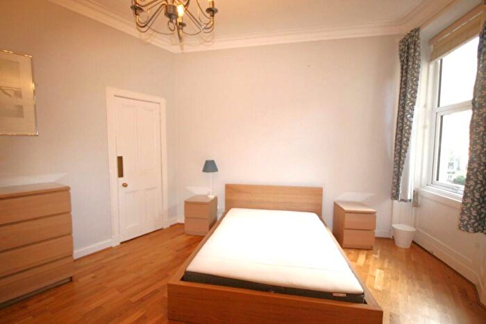 1 Bedroom Flat To Rent In Tay Street, Edinburgh, EH11