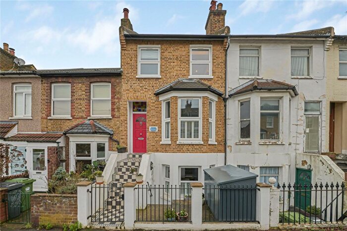 4 Bedroom Detached House For Sale In Ronver Road, London, SE12