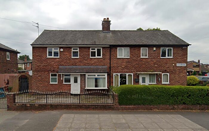 4 Bedroom Semi-Detached House To Rent In Statham Avenue, Warrington, WA2