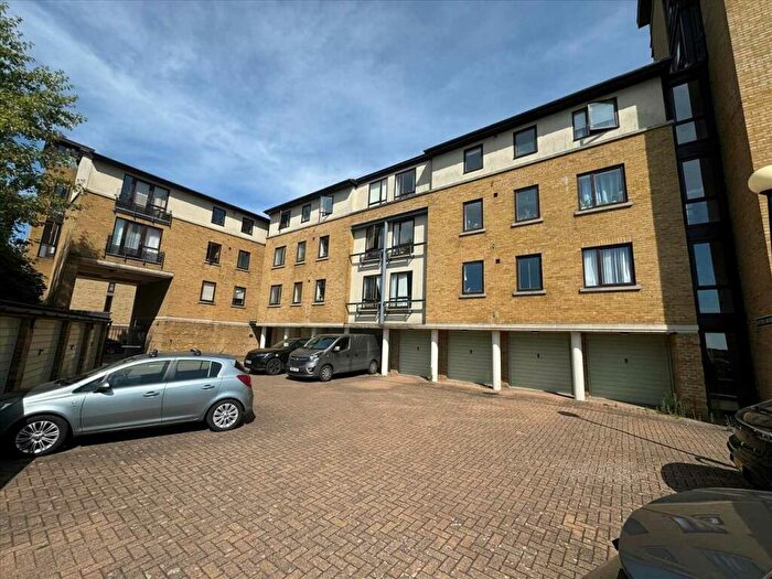 2 Bedroom Apartment To Rent In Kintyre House, Cold Harbour, London, E14
