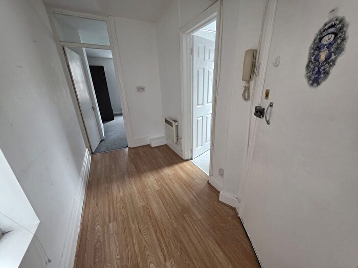 1 Bedroom Flat To Rent In Castle Street, Luton, Bedfordshire, LU1