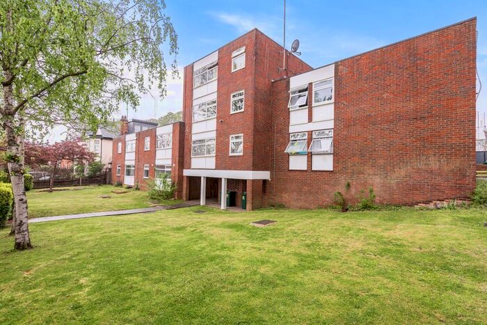 2 Bedroom Apartment To Rent In Dollis Avenue, Finchley, N3