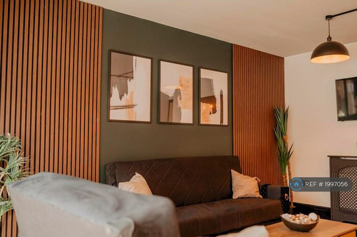 4 Bedroom End Of Terrace House To Rent In Kirkstall Close, Lincoln, LN2