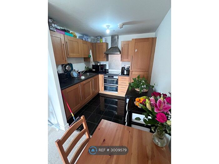 1 Bedroom Flat To Rent In Oxford House, Dagenham, RM8