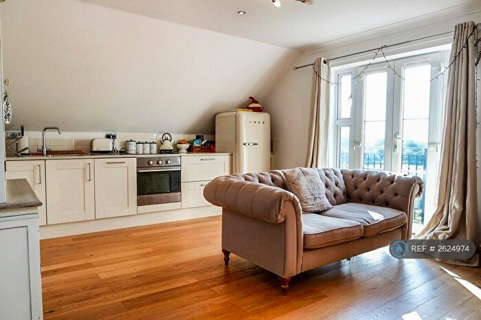 2 Bedroom Flat To Rent In Datchet Road, Slough, SL3