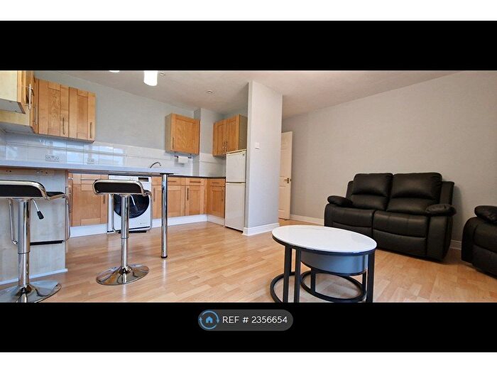 1 Bedroom Flat To Rent In Lowestoft Mews, London, E16