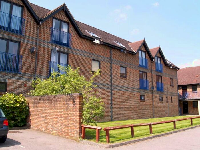 1 Bedroom Flat To Rent In Shire Place, The Ridings, Worth, Crawley, RH10
