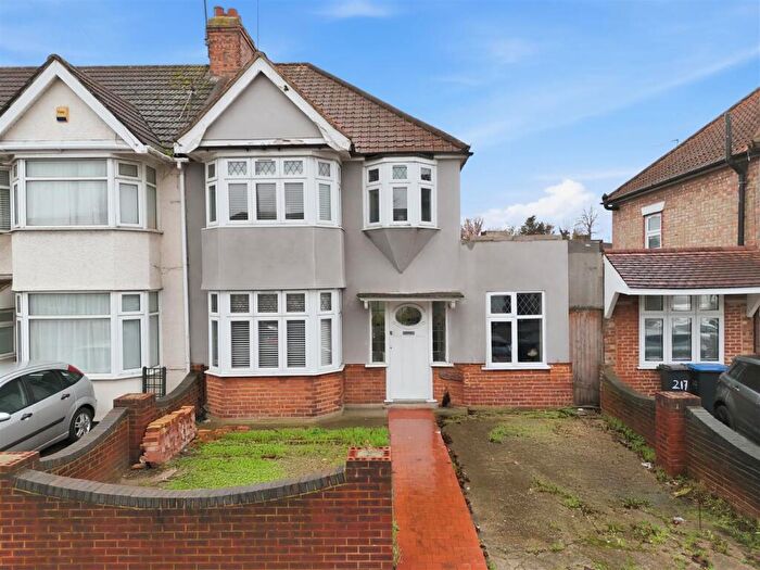 3 Bedroom End Of Terrace House For Sale In Durants Road, Enfield, EN3