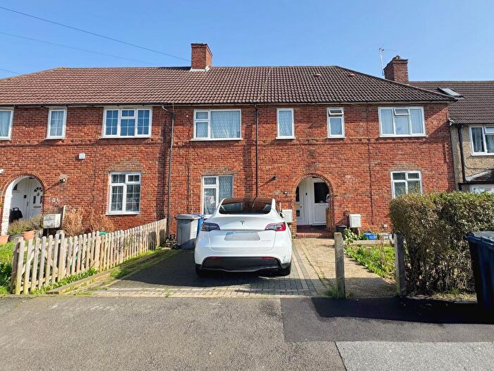 3 Bedroom House To Rent In Goldbeaters Grove, Edgware, HA8
