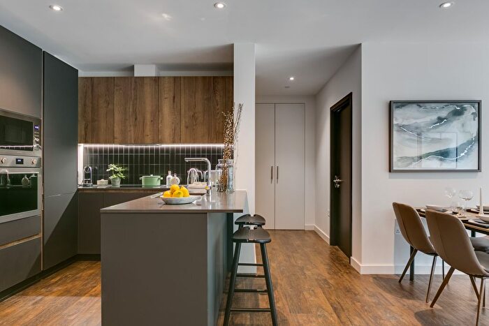 3 Bedroom Flat To Rent In Tillerman's Court, Grenan Square, Greenford, UB6