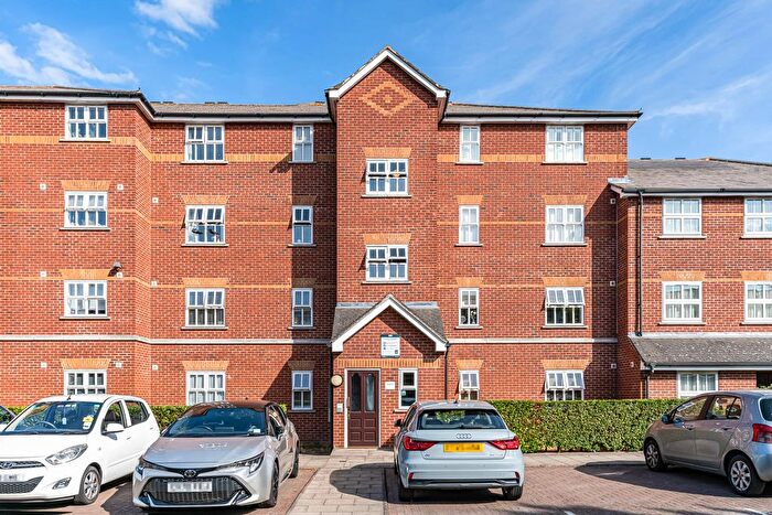 2 Bedroom Flat For Sale In Massingberd Way, London, SW17