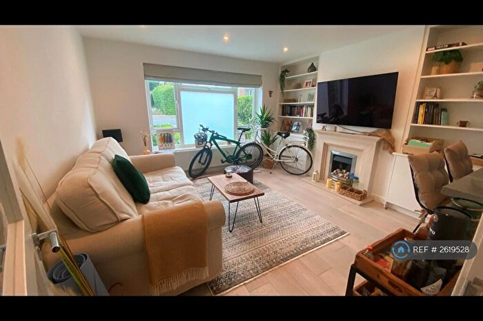 2 Bedroom Flat To Rent In Adelaide Road, Surbiton, KT6