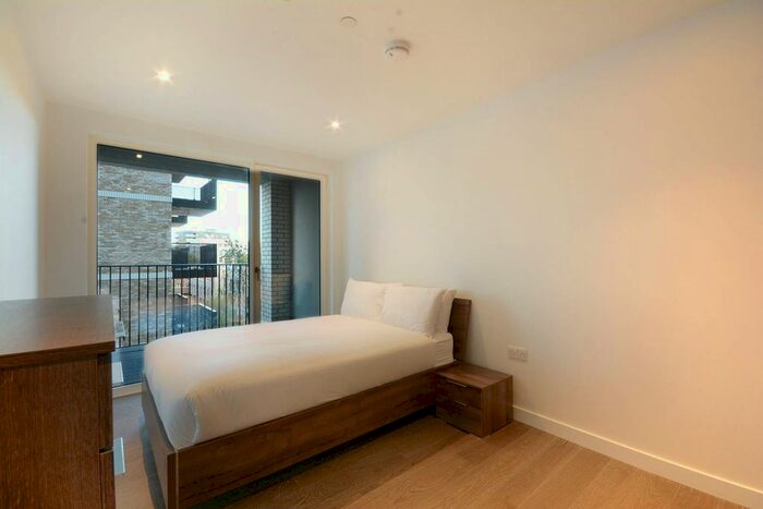 1 Bedroom Flat To Rent In Baldwin Point, Elephant And Castle, London, SE17