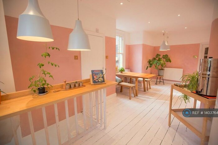 2 Bedroom Flat To Rent In Murchison Road, London, E10