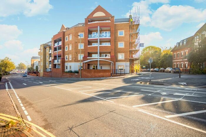 2 Bedroom Flat To Rent In Flambard Way, Godalming, GU7