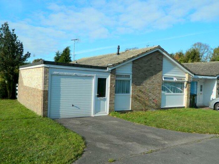2 Bedroom Bungalow To Rent In Woodgates Close, Horsham, RH13