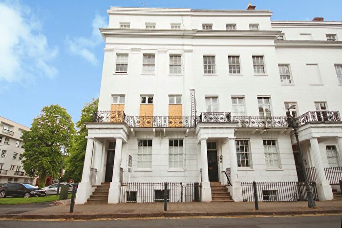 2 Bedroom Flat For Sale In Clarendon Square, Leamington Spa, CV32