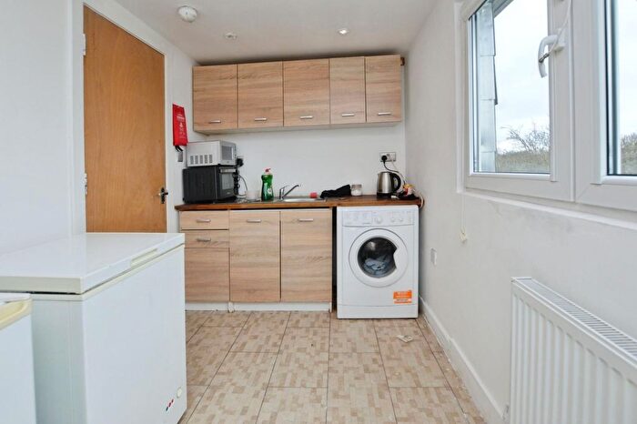 Studio To Rent In Ripon Gardens, Ilford, IG1