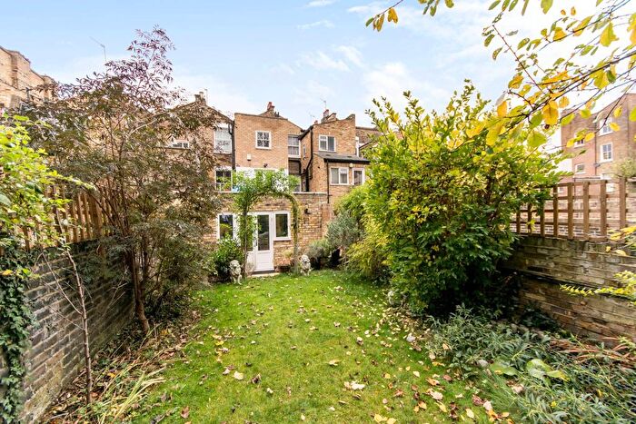 2 Bedroom Flat To Rent In St Elmo Road, Shepherd's Bush, London, W12