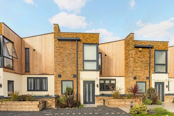 4 Bedroom Property To Rent In Clarence Avenue, SW4