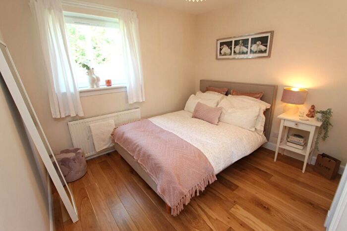 2 Bedroom Flat To Rent In Clark Place, Trinity, Edinburgh, EH5