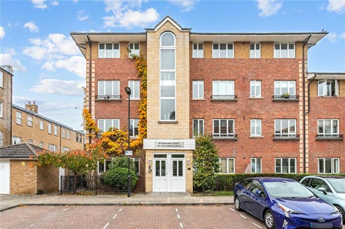 2 Bedroom Apartment For Sale In Wyndhams Court, Celandine Drive, London, E8
