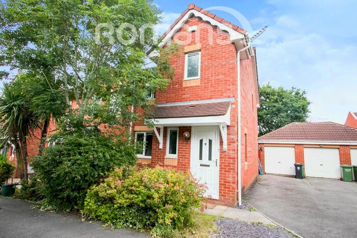 3 Bedroom Semi-Detached House To Rent In Bampton Croft, Emersons Green, Bristol, BS16