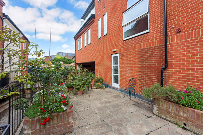 1 Bedroom Flat For Sale In Frances Road, Windsor, SL4