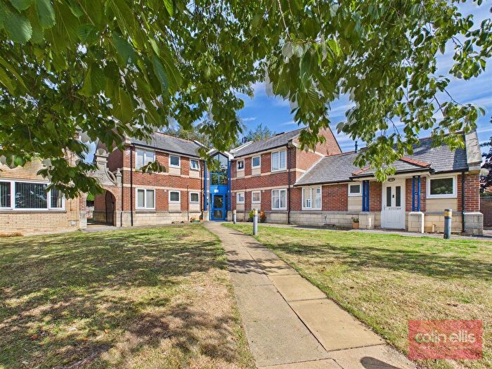 2 Bedroom Flat For Sale In Keld Close, Scarborough, YO12