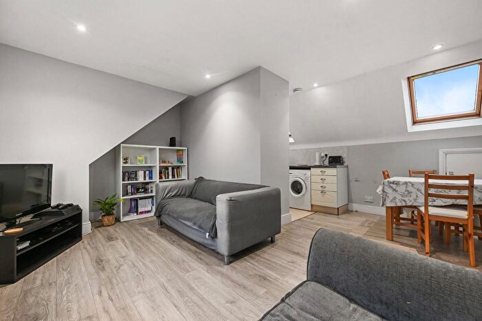 1 Bedroom Flat For Sale In Grange Park, London, W5