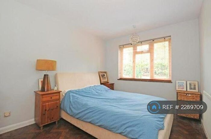 2 Bedroom Flat To Rent In Durham Rd, Bromley, BR2