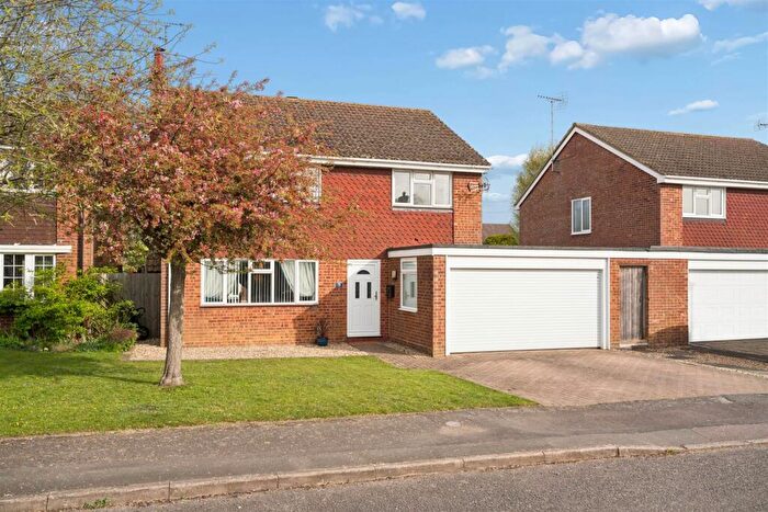 4 Bedroom Detached House For Sale In Orkney Close, Stewkley, Buckinghamshire, LU7