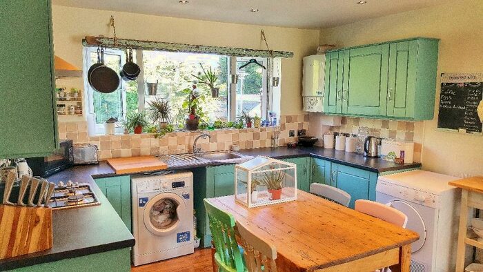 2 Bedroom Flat To Rent In Glen Road, Sholing, Southampton, SO19