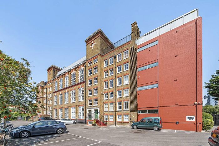 3 Bedroom Flat To Rent In Gervase Street, Southwark, London, SE15