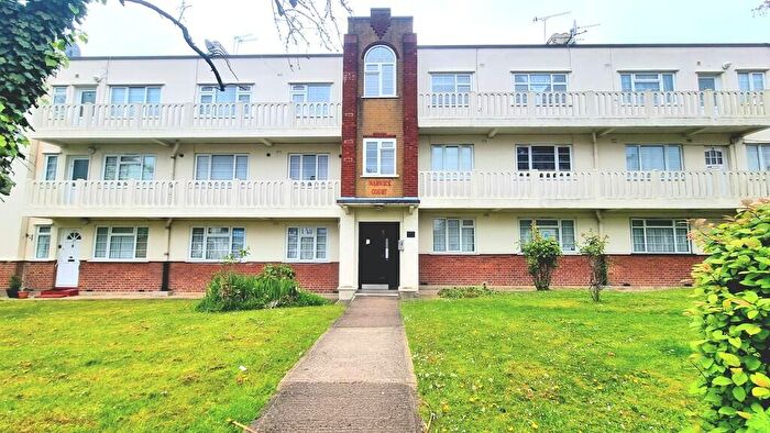 2 Bedroom Flat To Rent In Warwick Court, Princes Drive, HA1