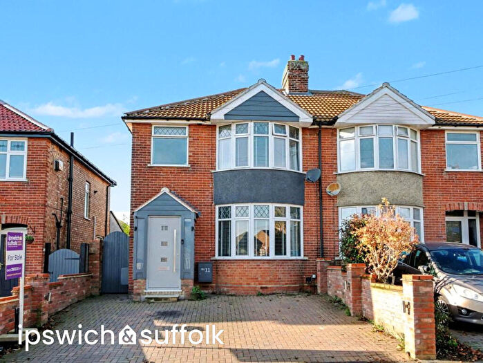 3 Bedroom Semi Detached House For Sale In Pinecroft Road, Ipswich, IP1