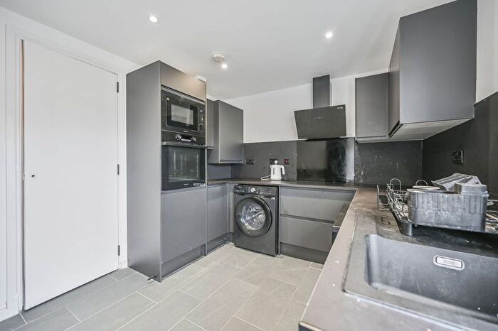 2 Bedroom Flat For Sale In Grove Road, Walthamstow Village, London, E17