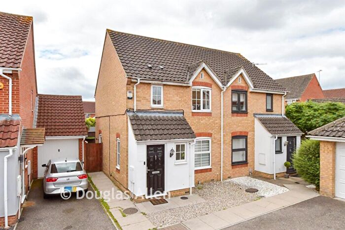 3 Bedroom Semi-Detached House For Sale In Sark Grove, Wickford, Essex, SS12