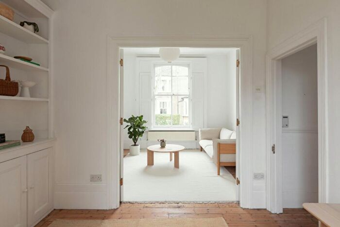 3 Bedroom Terraced House For Sale In Lansdowne Drive, London Fields, E8