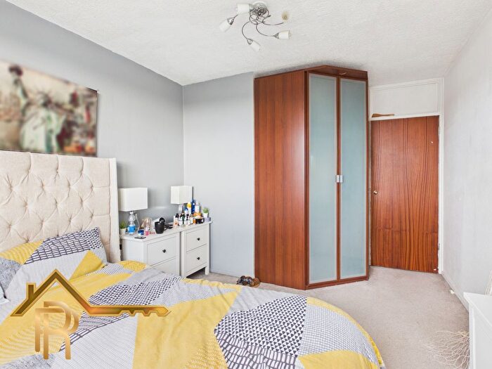 2 Bedroom Flat For Sale In Dryden Towers Heaton Avenue, Romford, Essex, RM3
