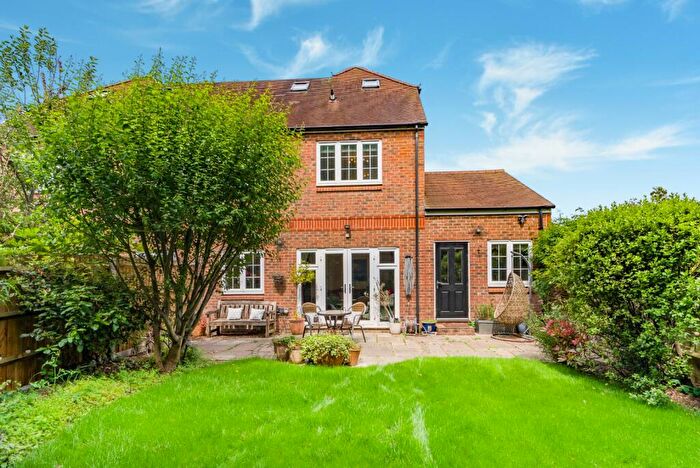 4 Bedroom Semi-Detached House For Sale In Mortimer Crescent, Kings Park, St. Albans, Hertfordshire, AL3