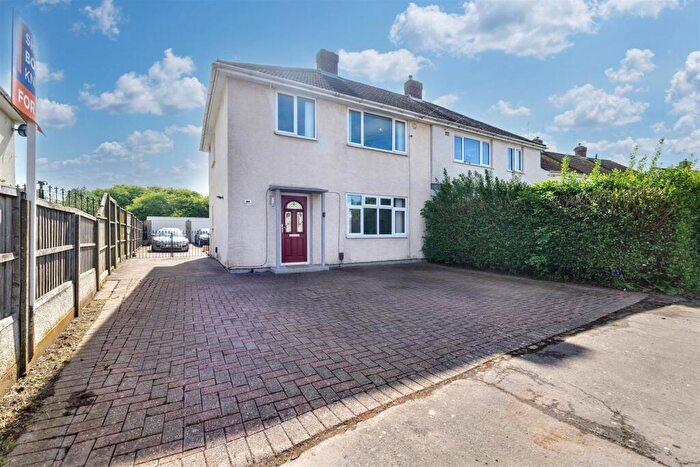 3 Bedroom Semi-Detached House For Sale In Walter Scott Road, Bedworth, CV12