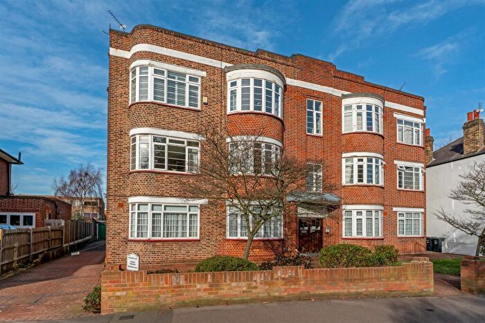 3 Bedroom Apartment For Sale In Parkside Court, Wanstead Place, Wanstead, E11