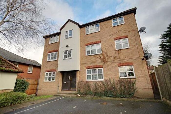 2 Bedroom Flat To Rent In Wrights Close, Dagenham, Essex, RM10