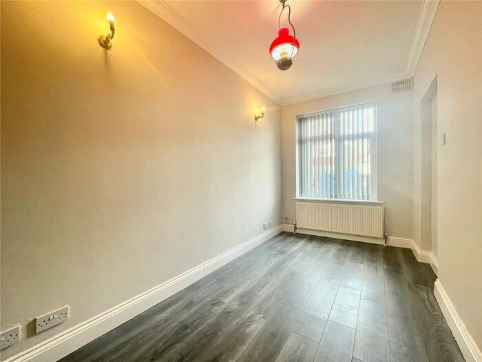 1 Bedroom Flat To Rent In Elgar Avenue, Ealing, London, W5