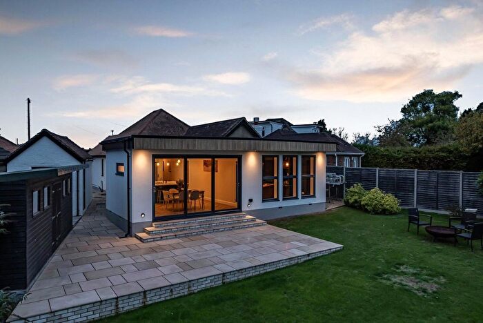 3 Bedroom Bungalow For Sale In Mead Way, Guildford, Surrey, GU4