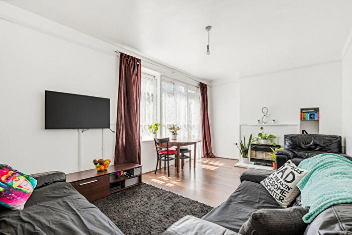3 Bedroom Maisonette For Sale In Mortimer Crescent, London, NW6