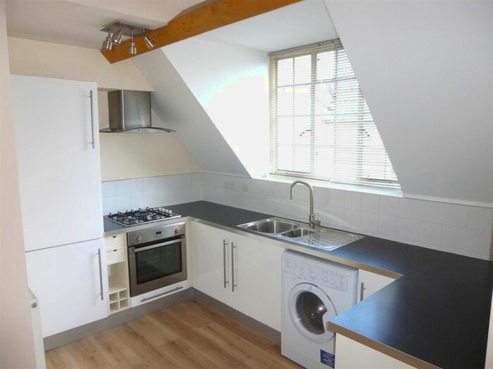 2 Bedroom Flat To Rent In St. Mary Street, Chippenham, SN15