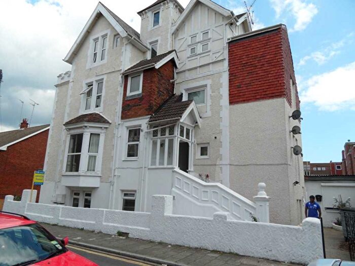 2 Bedroom Flat To Rent In Elphinstone Road, Southsea, PO5