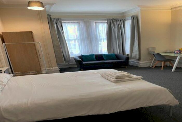 16 Bedroom Flat To Rent In Luton Avenue, Broadstairs, CT10